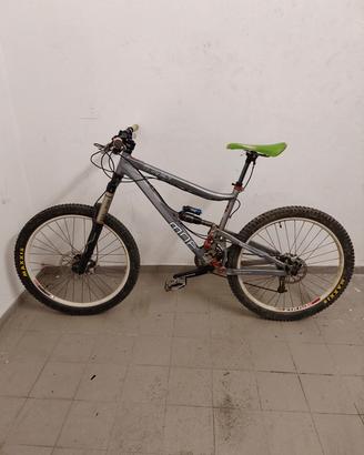 Mountain bike 26" mde damper escursione 160