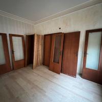 Lotto di 9 Porte Interne in Legno