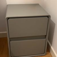 Comodino in legno massello grigio contemporaneo