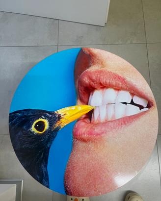 Tavolino Seletti wears TOILETPAPER