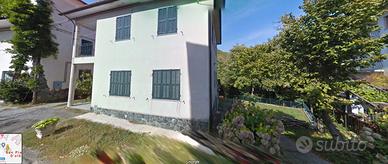 Casa indipendente con giardino e box