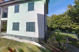 Casa indipendente con giardino e box