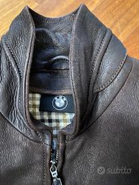 Giacca moto BMW in pelle nappa colore marrone.