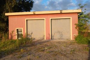 Porzione di terreno recintato + deposito 70m²