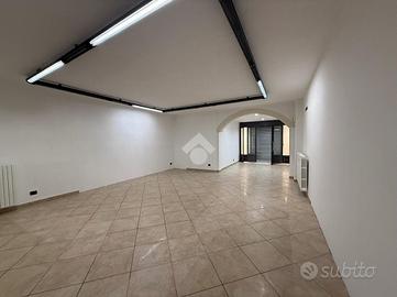 NEGOZIO A CORTENUOVA