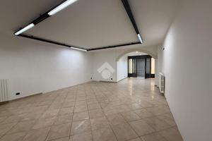 NEGOZIO A CORTENUOVA