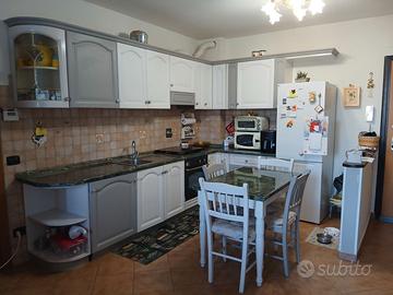 Cucina usata ridipinta disponibile da metà novembr