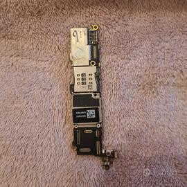 scheda madre di un iPhone 5C 