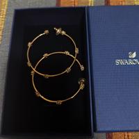 orecchini a cerchio Swarovski. No spedizione.