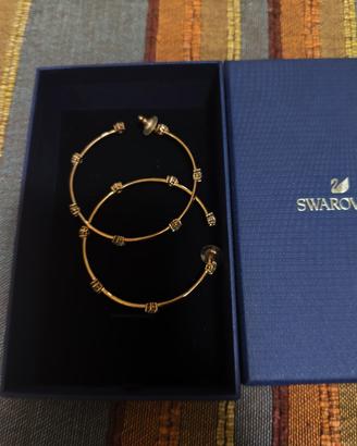 orecchini a cerchio Swarovski. No spedizione.