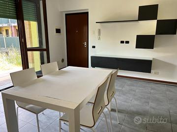 Bilocale arredato con giardino privato e posto aut