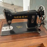 Macchina da cucire a pedale Necchi