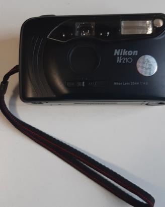 macchina fotografica NIKON AF210