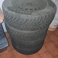 4 gomme invernali con cerchio 15 " 
