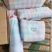 Pochette porta trucco,Ombrello e kit da viaggio.