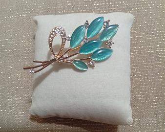 Spilla stile vintage primaverile ed elegante 