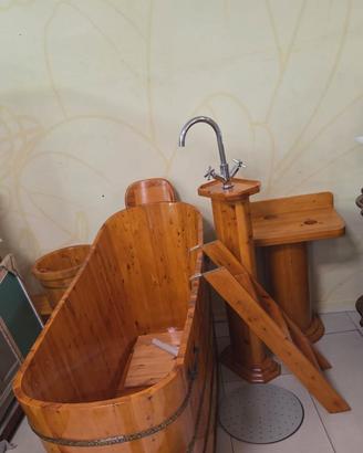 Vasca con scaletta stile nordico