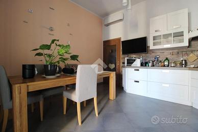 CASA SEMINDIPENDENTE A PRATO