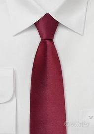 Cravatta uomo in  seta colore rosso rubino 