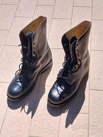 Anfibi militari originali. 