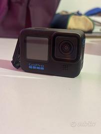 GoPro Hero 10 Black + 3 batterie + caricatore + SD