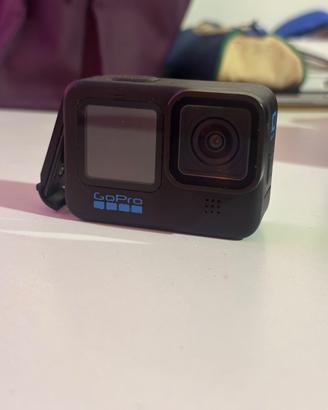 GoPro Hero 10 Black + 3 batterie + caricatore + SD