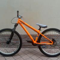 dirt Commencal Absolut