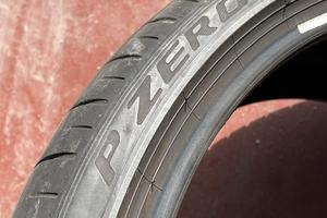 N. 2 Pirelli 235 35 R19 estive 