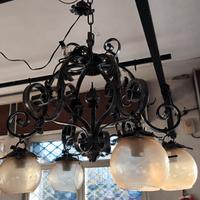 Lampadario in ferro battuto nero anticato