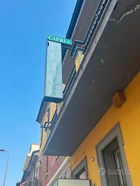 Insegna e tettoia al neon per hotel milano