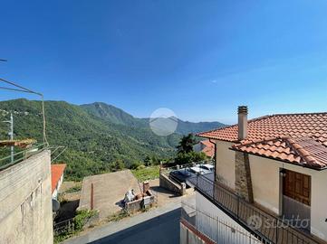CASA DI CORTE A BAJARDO