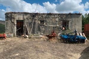 Terreno agricolo e fabbricato rurale