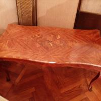 Tavolino con intarsi