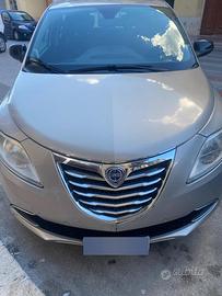 Lancia ypsilon 2011 cambio automatico