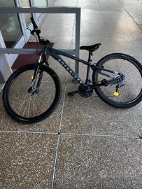 Bici grigia rockrider