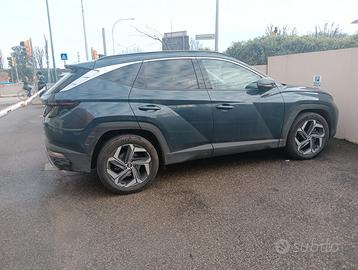 AUTOMOBILE perfetta ibrida super accessoriata