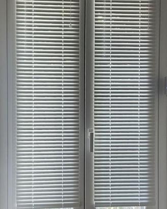 Set 2 pezzi: Veneziane senza fori alluminio bianco