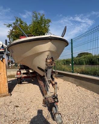 Barca sessa con motore e carrello