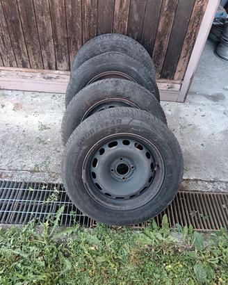 4 cerchi complete di gomme come da foto 205/65-r16