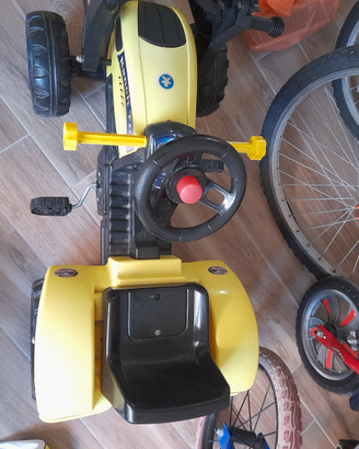 Trattore bici a pedali con escavatore rimovibile