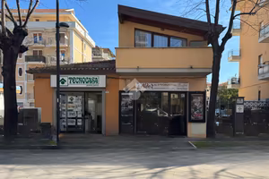 2 LOCALI A PESCARA