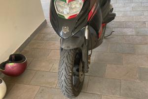 Scooter aprilia sr motard 2 tempi