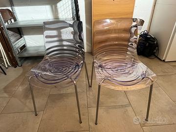 Sedie in plastica trasparenti