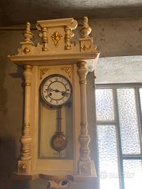 Orologio a pendolo da parete