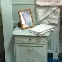 lettino con comodino