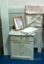 lettino con comodino