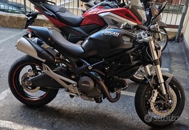 Ducati Monster 696