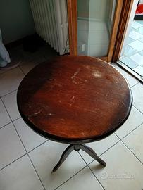 tavolino tre piedi