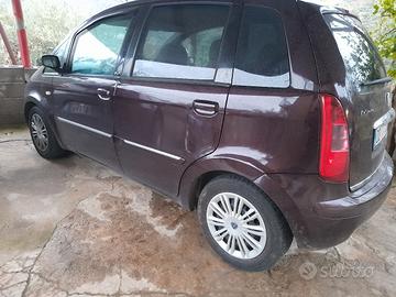 macchina in buone condizioni 