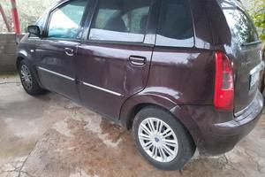 macchina in buone condizioni 